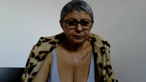 Snapshot of atikaarea chatting on March 2, 12:47 pm atikaarea online show from March 2, 12:47 pm