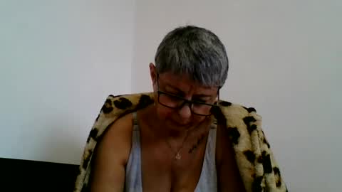 Snapshot of atikaarea chatting on December 9, 11:26 am atikaarea online show from December 9, 11:26 am
