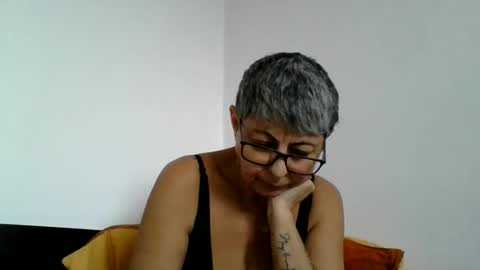 Snapshot of atikaarea chatting on December 20, 1:33 pm atikaarea online show from December 20, 1:33 pm