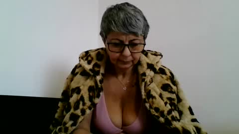Snapshot of atikaarea chatting on December 6, 10:05 am atikaarea online show from December 6, 10:05 am