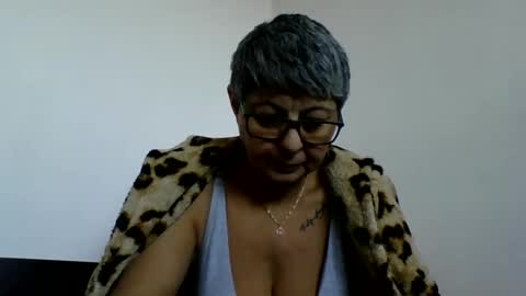 Snapshot of atikaarea chatting on January 2, 10:05 am atikaarea online show from January 2, 10:05 am