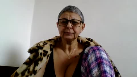 Snapshot of atikaarea chatting on February 11, 12:04 pm atikaarea online show from February 11, 12:04 pm