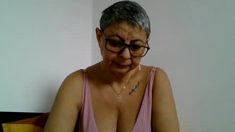 Snapshot of atikaarea chatting on February 8, 8:31 am atikaarea online show from February 8, 8:31 am