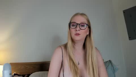 Snapshot of audreymadison chatting on October 29, 5:45 am AudreyAlien online show from October 29, 5:45 am