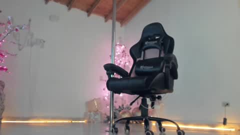 aura online show from December 16, 1:54 pm