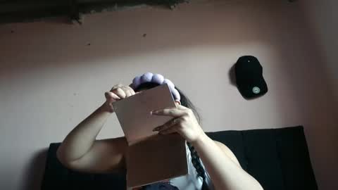auroa_0785 online show from May 31, 6:53 pm