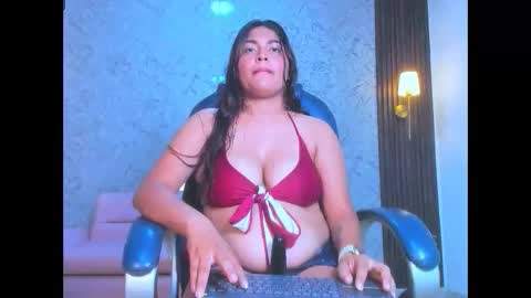 aurora_lul online show from April 12, 8:06 am