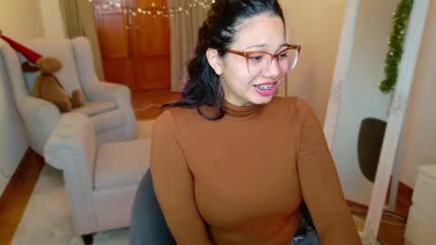 Snapshot of aurorasiera chatting on December 26, 9:26 pm Aurora online show from December 26, 9:26 pm