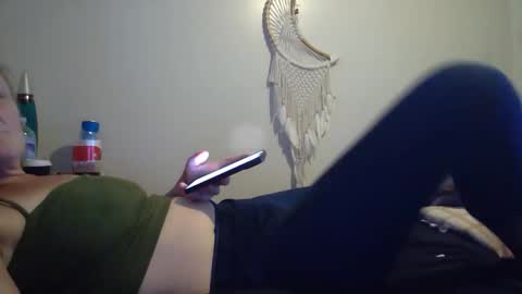 Snapshot of aussielovingxxx chatting on December 5, 8:22 am Milf4u online show from December 5, 8:22 am