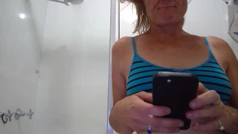 Snapshot of aussielovingxxx chatting on December 2, 10:05 am Milf4u online show from December 2, 10:05 am