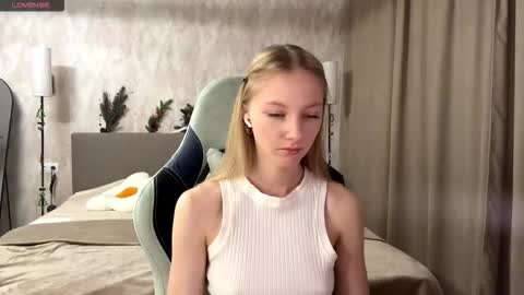 Annie online show from December 17, 2:10 pm