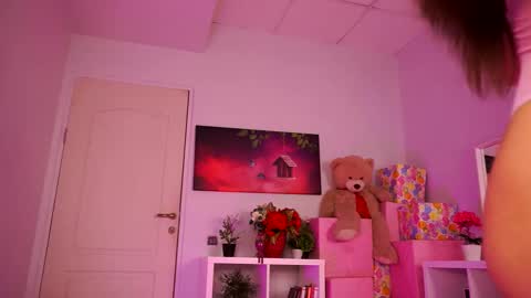 Ava online show from February 25, 9:35 pm