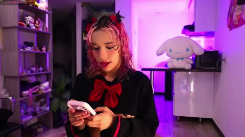 AVA online show from April 15, 10:54 pm