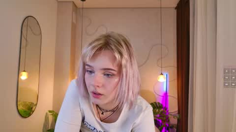 avabloom_ online show from November 12, 9:24 pm