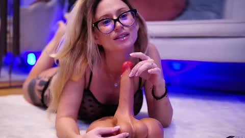 Ava online show from November 7, 9:48 am