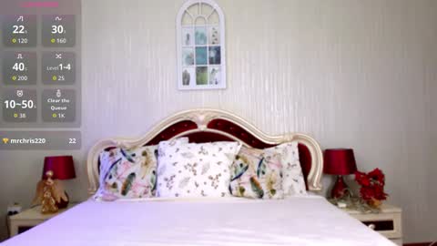 Ava online show from December 4, 6:30 pm