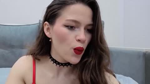 avelinehowo_uwu online show from May 1, 5:27 pm
