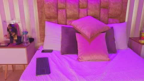 AVIS  online show from February 26, 8:19 pm