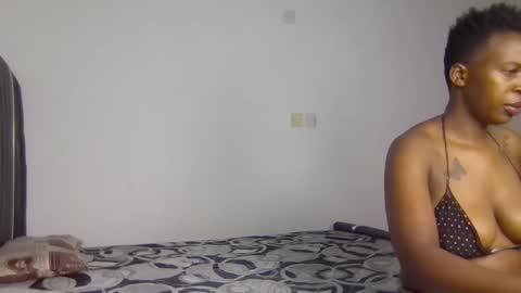 Avril online show from February 3, 7:35 am