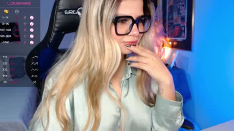 Avrill Morgan online show from January 23, 8:45 pm