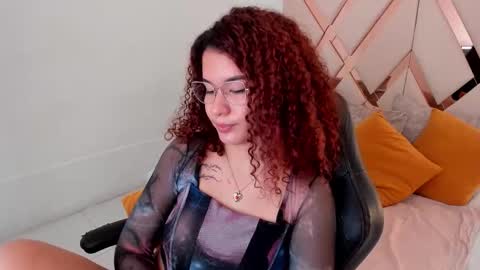 Avril  online show from February 21, 1:01 pm