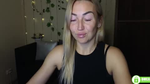 Snapshot of ay_kiss_jully chatting on October 10, 5:40 pm Jully online show from October 10, 5:40 pm