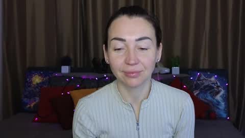 Snapshot of ay_kiss_jully chatting on February 19, 6:33 am Jully online show from February 19, 6:33 am