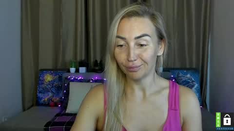 Snapshot of ay_kiss_jully chatting on October 7, 5:50 pm Jully online show from October 7, 5:50 pm