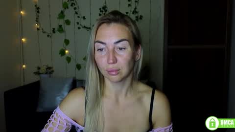 Snapshot of ay_kiss_jully chatting on September 29, 6:13 pm Jully online show from September 29, 6:13 pm