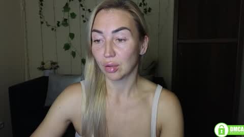 Snapshot of ay_kiss_jully chatting on October 12, 5:48 pm Jully online show from October 12, 5:48 pm
