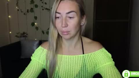 Snapshot of ay_kiss_jully chatting on October 14, 5:48 pm Jully online show from October 14, 5:48 pm