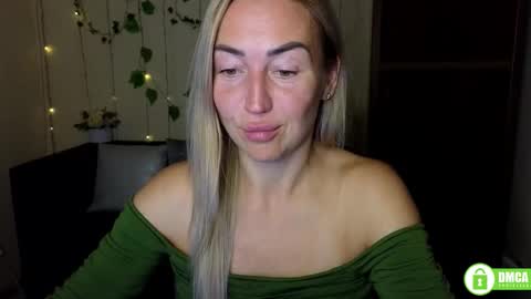 Snapshot of ay_kiss_jully chatting on September 27, 6:04 pm Jully online show from September 27, 6:04 pm