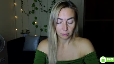 Snapshot of ay_kiss_jully chatting on October 3, 5:29 pm Jully online show from October 3, 5:29 pm