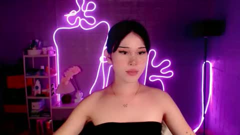 AYAHOSHILOVESYOU online show from March 21, 9:47 am