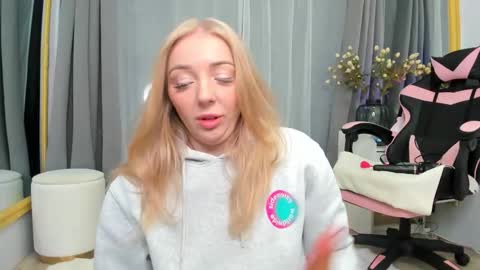 SundyRose online show from January 17, 9:44 pm