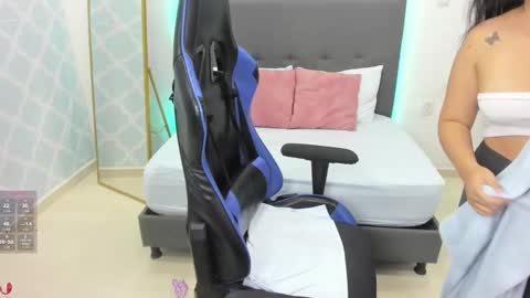 Snapshot of ayla13_ chatting on October 14, 7:16 pm Alyda Jaramillo online show from October 14, 7:16 pm