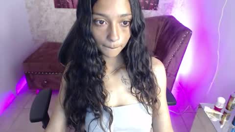 aylanny_m online show from December 22, 1:36 pm