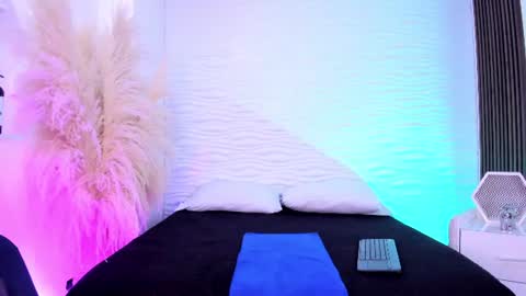 aylinlove_ online show from June 19, 11:57 am