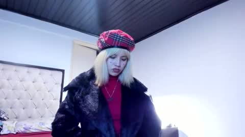 Snapshot of azu_moure chatting on October 18, 2:47 am Azu Moure online show from October 18, 2:47 am