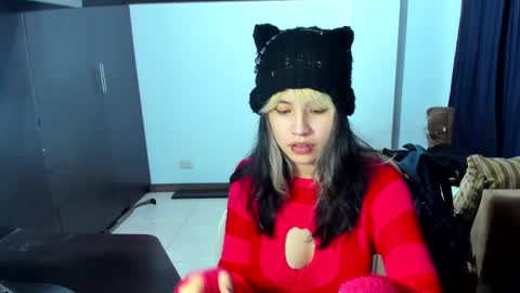 Snapshot of azu_moure chatting on February 21, 6:40 am Azu Moure online show from February 21, 6:40 am