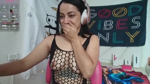 Azucena R online show from April 7, 3:25 pm