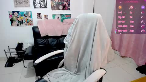 Snapshot of babe_blondie chatting on October 16, 5:43 am TATIANA online show from October 16, 5:43 am