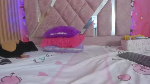 baby__peach___ online show from June 18, 11:04 am
