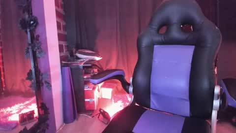        Please help me to reach 100 thumbs up online show from December 14, 8:36 pm