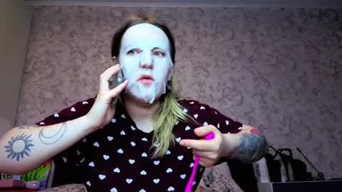 holly online show from June 4, 3:38 pm