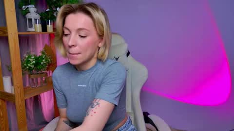 Elly online show from March 17, 4:49 am