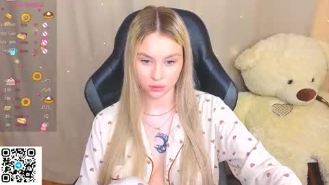 Snapshot of barbieee_doll chatting on October 7, 7:07 pm Eva online show from October 7, 7:07 pm