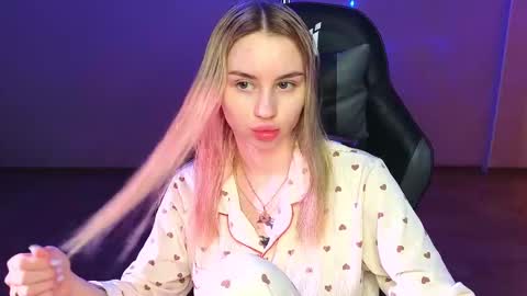 Snapshot of barbieee_doll chatting on March 1, 12:12 pm Eva online show from March 1, 12:12 pm