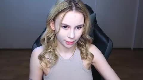 Snapshot of barbieee_doll chatting on March 9, 5:06 pm Eva online show from March 9, 5:06 pm
