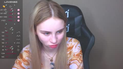 Snapshot of barbieee_doll chatting on December 9, 10:20 pm Eva online show from December 9, 10:20 pm